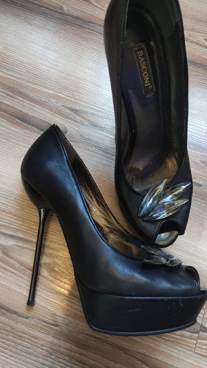 Туфли женские р.37 на шпильке