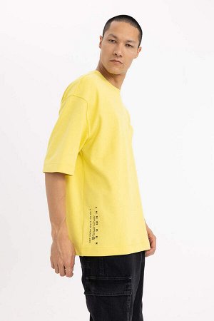 Свободная футболка с круглым вырезом и карманами из плотной ткани с короткими рукавами и принтом