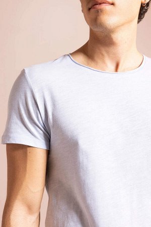 Базовая футболка из 100 % хлопка с короткими рукавами и круглым вырезом приталенного кроя
