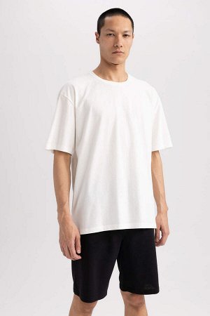 Базовая футболка оверсайз с круглым вырезом и короткими рукавами из 100 % хлопка