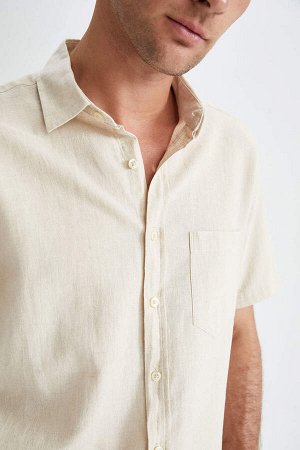 Рубашка обычного кроя из смесового льна с короткими рукавами