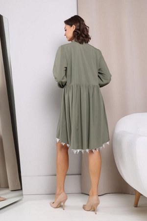 Платье свободного кроя с кружевной отделкой низа, цвет оливковый