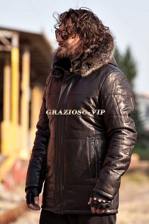 Зимняя кожаная куртка с отделкой из меха енота
