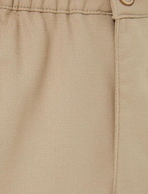 Брюки узкого кроя с эластичной резинкой на талии и карманами на пуговицах из смеси вискозы