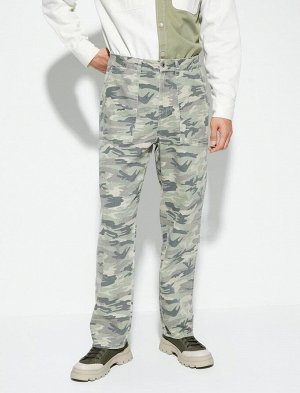 Камуфляжные брюки с карманами на пуговицах