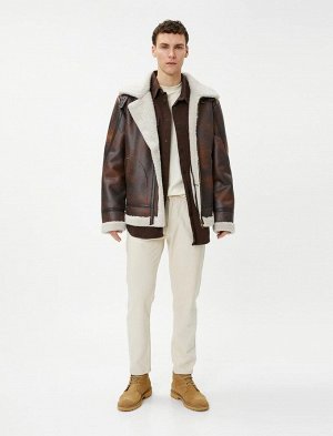 Кожаная куртка с абстрактными деталями, плюшевая подкладка, карман на молнии