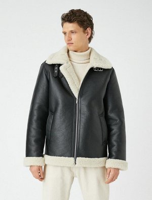 Кожаная куртка внутри с карманом из искусственного меха и молнией
