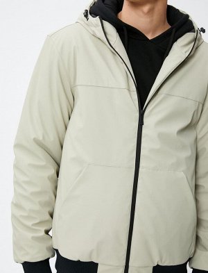 Кожаная куртка с карманом на молнии с капюшоном
