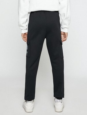 Базовые спортивные брюки-джоггеры с карманом-карго и кружевной талией с детальной этикеткой и принтом
