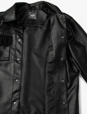 Кожаная куртка с клапанами, двойными карманами, классический воротник с кнопками