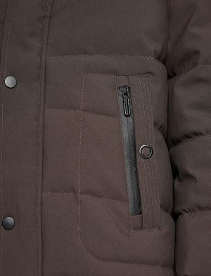 Куртка-пуховик с капюшоном, анорак, карман, детальная молния и водонепроницаемая застежка-кнопка