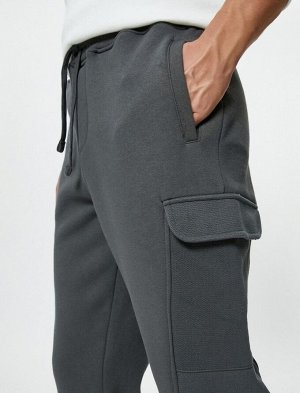 Спортивные брюки-карго с кружевными карманами на талии и строчкой