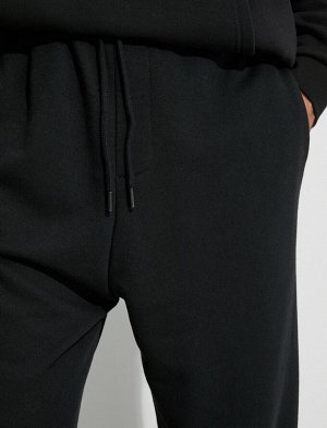 Широкие спортивные штаны с кружевным поясным карманом