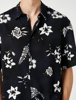 Летняя рубашка с цветочным принтом и коротким рукавом с классическим воротником