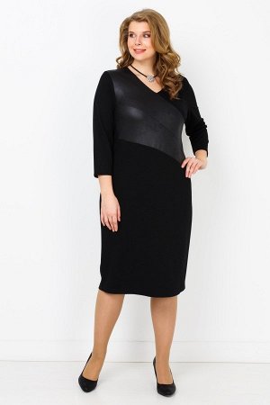 Черный Модное платье, выполненное в сочетании различных тканей - основной трикотажной и ткани типа "кожа" в виде асимметричной диагональной вставки. Фасон модели средней длины, с V-образным вырезом го