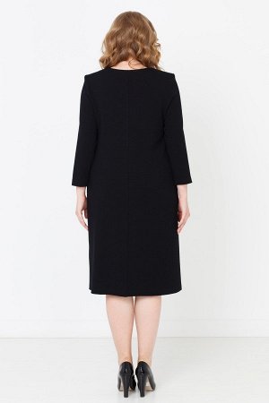 Черный Элегантное платье средней длины, с рукавами 3/4 и втачными боковыми карманами. Благодаря продольным строчкам по груди и исходящим от них складкам, это платье достаточно комфортно женщинам с фор
