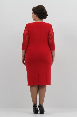 Красный Модное платье средней длины, выполненное в сочетании однородной ткани и кружевной. Фасон модели полуприталенный, с V -образным вырезом горловины, рукавами 3/4 и небольшим разрезом сзади. Подпл