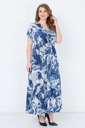 Синий Эффектное платье максимальной длины, выполнено из ткани с принтом-имитацией гофре. Фасон модели с короткими цельнокроеными рукавами, расширенной проймой и глубоким V-образным вырезом горловины. 