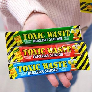 Кислая жевательная конфета Toxic Waste Nuclear Sludge Bar / Токсик Вест со вкусом малины 20 гр