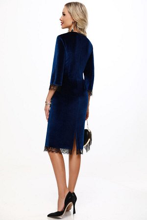 Бархатное платье синее с вырезом каре