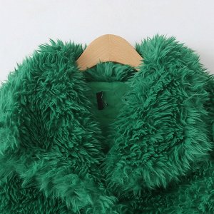 Женская зеленая шуба из искусственного меха