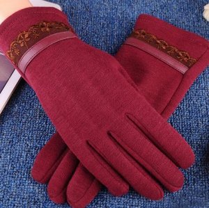 Перчатки Женские кашемировые перчатки. Подойдут для осеннего и зимнего сезона. Узор с кружевной оконтовкой. На пальце сделано для касания сенсарного экрана.
Размер: обхват ладони - 19 см,
длина средне