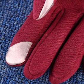 Перчатки Женские кашемировые перчатки. Подойдут для осеннего и зимнего сезона. С меховым узором. На пальце сделано для касания сенсарного экрана.
Размер: обхват ладони - 19 см,
длина среднего пальца -