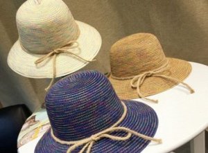 Шляпа Шляпа, оформленная декоративной веревкой цвет: ЧЕРНЫЙ,СИНИЙ,КОФЕ,КРЕМОВЫЙ,БЕЛЫЙ,РОЗОВЫЙ, солома. Размер (обхват головы, см): M (56-58см)