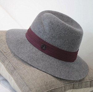 Шляпа Шляпа, оформленная декоративной лентой цвет: СЕРЫЙ, смесь шерсти. Размер (обхват головы, см): M (56-58см)