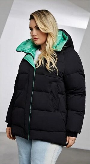 Модная зимняя женская куртка в спортивном стиле с удобными карманами, капюшоном и контрастной отделкой подклада, цвет черный/зеленый