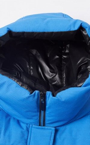 Модная зимняя женская куртка в спортивном стиле с удобными карманами, капюшоном и контрастной отделкой подклада, цвет голубой/черный