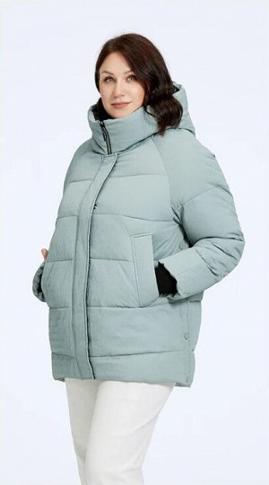 Модная зимняя женская куртка в спортивном стиле с удобными карманами, капюшоном и контрастной отделкой подклада, цвет ментол/черный