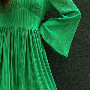 Плиссированное мини-платье с длинными расклешенными рукавами, зеленый