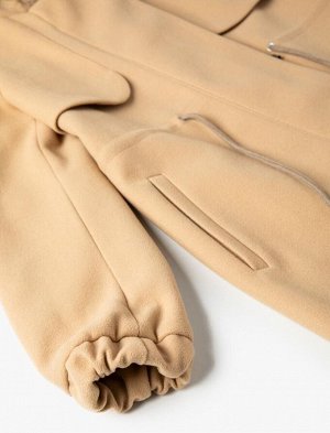 Пальто с капюшоном, деталь из искусственного меха, кружевной поясной карман
