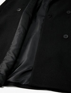 Штампованное пальто, двубортное, на пуговицах, с закрытым карманом