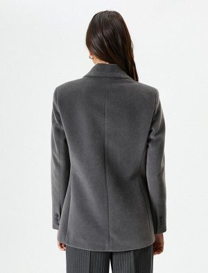 Блейзер-пальто двубортный на пуговицах с карманом с клапаном