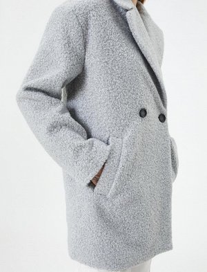 Пальто из букле, двубортное, с карманом на пуговицах