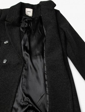 Длинное эластичное пальто, двубортное, с карманом на пуговицах, с поясом