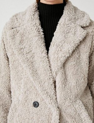Двубортное короткое плюшевое пальто оверсайз