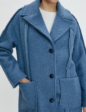 Буклет Длинное пальто большого размера с двубортным воротником и пришивными пуговицами с подробными карманами
