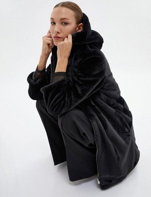 Плюшевое длинное пальто на молнии с капюшоном и карманами