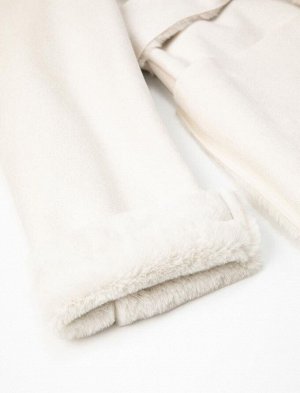 Замшевое пальто с отделкой из искусственного меха, поясом на талии и карманом