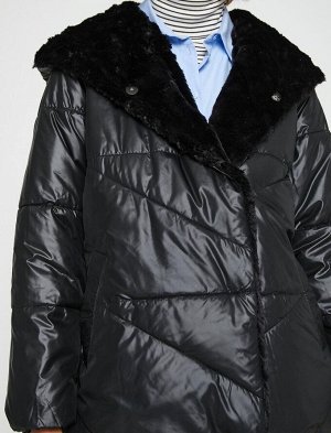 Длинная куртка-пуховик с плюшевым воротником и капюшоном