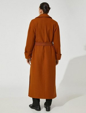 Двубортное длинное пальто с поясом и карманами
