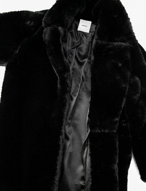 Длинное плюшевое пальто с карманами и кнопками