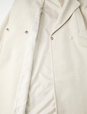 Штампованное пальто с двубортным клапаном и потайным карманом