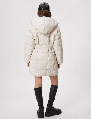 Длинное пальто-пуховик с кожаным эффектом и поясом с капюшоном, стеганый карман с детальным карманом