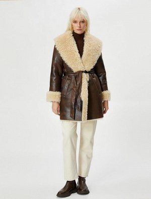 Кожаное пальто с карманами из искусственного меха и поясом