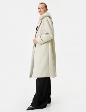 Длинное пальто из эластичного материала на пуговицах со съемными карманами из искусственного меха