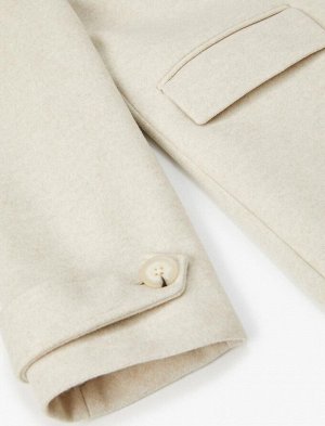 Длинное пальто из эластичного материала на пуговицах со съемными карманами из искусственного меха